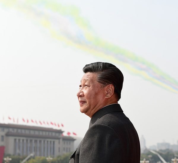 慶祝中華人民共和國成立70周年大會隆重舉行  習(xí)近平發(fā)表重要講話并檢閱受閱部隊(duì)